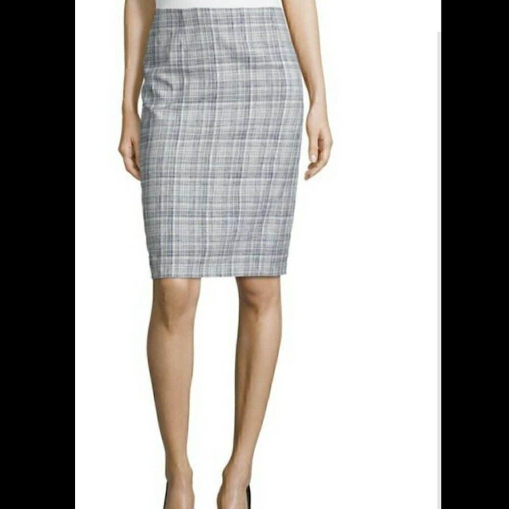 Escada Rosika Pencil Skirt 40 M Stretch Knit Plaid Luxury Knee Length Navy White